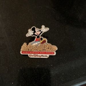 Disney pin - Mickey at Epcot “Pins Around Our World” theme